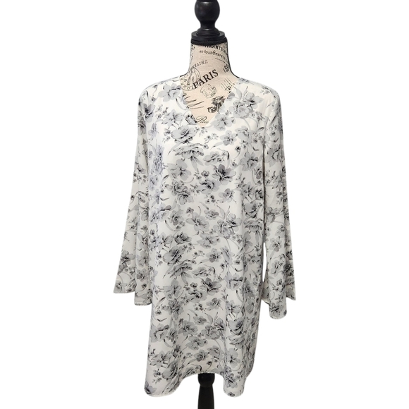 Sugarlips Gray and White Bell Sleeve Midi Dress Size XS - Picture 2 of 10